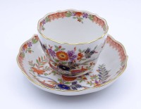 Los 1013 <br>Mokka Tasse mit U.T.  Meissen, Tischchenmuster,Schwertermarke, 1.Wahl,Goldbemalung, H. 6,0cm, unbeschädigt