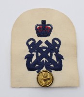Auktion 376<br>Dienstgradabzeichen, Royal Navy, Petty Officer sowie Knopf anbei, 12 x 10cm