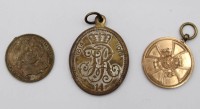 Auktion 376<br>3tlg. Konvolut, Kaiserpaar-Medaille, Regimentsmedaille u. Hohenzollern-Denkm&uuml;nze, Altersspuren