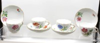 Auktion 376<br>4x Tassen mit U.T., Meissen, Schwertermarke, Dekor &bdquo;Bunte Blume&ldquo;, feine Blumenmalerei und Goldrand, je 1. Wahl, Tassen H-6,5cm
