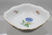 Auktion 376<br>Schale, Meissen, Schwertermarke, Dekor &bdquo;Bunte Blume&ldquo;, feine Blumenmalerei und Goldrand, 1. Wahl, H-7cm D-24cm