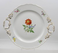 Auktion 376<br>Henkelplatte, Meissen, Schwertermarke, Dekor &bdquo;Bunte Blume&ldquo;, feine Blumenmalerei und Goldrand, 1. Wahl,  30 x 25,5cm