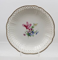 Auktion 376<br>Schale mit Durchbruchrand, KPM Berli, Blumenmalerei, ca. H-3,8cm D-20cm