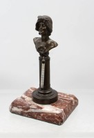 Auktion 376<br>Jugendstil-Bronzeb&uuml;ste einer jungen Frau, integrierte Thermometer-S&auml;ule,  r&ouml;tlicher Marmorsockel, wohl Entw. Johann VIERTHALER (1869-1957), ca. H-18cm