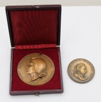 Auktion 376<br>2x div. franz. Medaillen, &auml;lter, D-7 u. 5cm