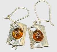 Auktion 376<br>Paar Silber-925- Ohrh&auml;nger mit Bernstein, 1x &Ouml;se offen und verbogen, H-3 cm, 3,36 gr