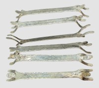Auktion 376<br>6x Designer Messerb&auml;nke, Silber gepr&uuml;ft, Hammerschlagdekor, zusammen 44,9 gr., L-10 cm