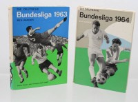 Auktion 376<br>Fu&szlig;ball-Jahrb&uuml;cher &bdquo;Die deutsche Bundesliga 1963&ldquo; und &bdquo;Die deutsche Bundesliga 1964&ldquo;, Ben Harder