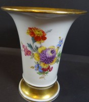 Los 1023 <br>Trichtervase "Meissen" Blumendekor, 1.Wahl, H-14 cm