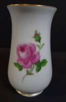 Los 1024 <br>kl. Vase "Meissen", rote Rose, 2.Wahl, H-10,5 cm