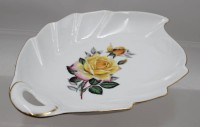 Auktion 376<br>Blattschale, Rosendekor, Rheinpfalz Hartporzellan, ca. 25 x 19cm