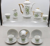 Auktion 376<br>Kaffeeservice f&uuml;r 6 Personen um 1900, florales Dekor, Goldzier berieben, Kanne H-26cm Tasse H-8cm