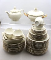 Auktion 376<br>Restservice, Oscar Schaller &amp; Co., Goldrand, Deckelterrine, Kaffeekanne, 2x Schalen, 6x kompl. Gedecke, 11x tiefe Teller, 15x flache Teller (2x Altrissig, einige heller in der Farbe und ungemarkt)