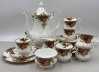Auktion 376<br>Kaffeeservice  "Royal Albert" Old country roses kompl. f&uuml;r 6 Personen, kleine Tassen,21 Teile