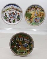 Auktion 376 / Los 9031 <br>3x  Wandteller, Serie &bdquo;Die vier Jahreszeiten&ldquo;,  Winterling Feinkeramik, Fr&uuml;hling fehlt, ca. D-25cm