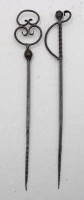 Auktion 376<br>Paar schmiedeeiserne Spie&szlig;e?, wohl &auml;lter, L-ca. 30cm