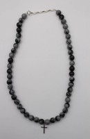 Auktion 376<br>Halskette, Schneeflocken-Obsidian, Silbermonturen, kl. Kreuzanh&auml;nger, ca. L-38cm