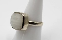 Auktion 376<br>Silber-Ring mit Mondstein,  RG 51, 6,3gr.,