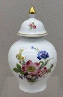 Auktion 376<br>kl. Deckelvase "Kaiser", Blumendekor, H-20 cm