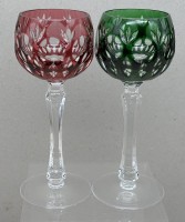 Auktion 376<br>2 hohe, beschliffene Buntglasr&ouml;mer, wohl Nachtmann, H-20 cm