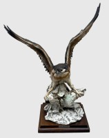 Auktion 376<br>R.Pennati, Capodimonte , Florence, Greifvogel  mit ausgebreiteten Schwingen, H-37 cm