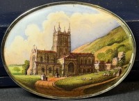 Auktion 376<br>Porzellanbrosche, handgemalte Ansicht der Klosterkirche Great Malvern Priory, massive Silberfassung-800-, um 1850-1880, ca. 5,5x4 cm, guter Zustand