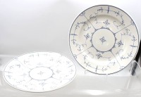 Auktion 376<br>2x flache Speiseteller, Villeroy &amp; Boch , Strohblume, &auml;lter, je ca. D-23cm