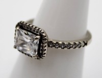 Auktion 376<br>925er Silber-Ring, klare Steine, 2,4gr., RG 52