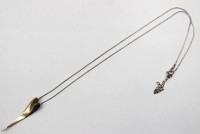 Auktion 376<br>moderner Hertzanh&auml;nger an Schlangenhalskette, je 925er Silber, zus. 4,8gr., L-48cm Anh. L-4,5cm