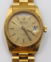 Auktion 376<br>Vintage-Armbanduhr, Bulova Super Seville Day-Date Automatic, Werk l&auml;uft,  goldfarben, D-3,5cm