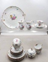 Auktion 376<br>Kaffeeservice f&uuml;r 6 Personen, Hutschenreuther, Form Dresden, florales Dekor, Kaffeekanne fehlt, Zuckerdose H-10cm