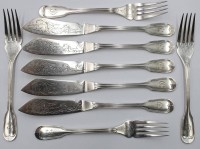 Auktion 376<br>Rest-Fischbesteck, Christoffle Paris, versilbert, je Ziermonogramm, 4 Gabeln u. 5 Messer, ca. L-20cm