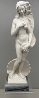 Auktion 376<br>gr. dekorative Figur "Geburt der Venus" nach Botticelli, auf Marmorsockel, H-44 cm