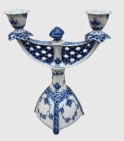 Auktion 376<br>hoher 2-flammiger Kerezenleuchter "Royal Copenhagen" Vollspitze, gut erhalten, H-25,5 cm, B-20 cm