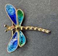 Auktion 376<br>kl. Brosche "Libelle" Silber-800-, emaillierte Fl&uuml;gel, Vergoldung berieben, ca. 2x2 cm, 1,8 gr