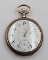 Auktion 376<br>antike Omega-Taschenuhr, ca. 1910-1930, mit wei&szlig;em Zifferblatt, arabischen Ziffern und kleiner Sekunde, Silbergeh&auml;use, Glas defekt, Werk steht, ca. D-5cm