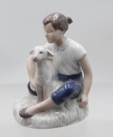 Auktion 376<br>sitzendes M&auml;dchen mit Lamm, Modellnr. 2336, Bing &amp; Gr&oslash;ndahl, H-12cm