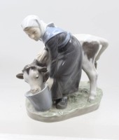 Auktion 376<br>Magd mit Kalb, Royal Copenhagen, Entw. Thomsen, Modellnr. 779, ca. H-16cm B-18cm