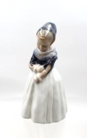 Auktion 376<br>stehendes Amager-M&auml;dchen, Modell-Nr. 1251, Entw. Lotte Benter,  Royal Copenhagen, ca. H-20cm