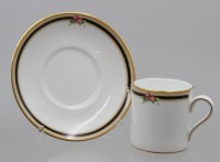 Auktion 376<br>Mokkatasse mit U.T., Serie &bdquo;Clio&ldquo;, Wedgwood, ca. H-6cm