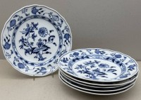 Auktion 376<br>6 Teller "Meissen" Zwiebelmuster, Schwertermarke durchstrichen, D-24 cm