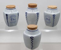 Auktion 376<br>4x Vintage-Keramikbeh&auml;lter,  Steinzeug mit blauer Dekoration und Korkdeckel, S&oslash;holm Danmark, je ca. H-15cm
