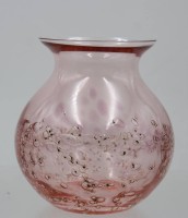 Auktion 376<br>bauchige Kunstglasvase aus rosa- und lachsfarbenem Glas , Luftblasen, ca. H-12,5cm