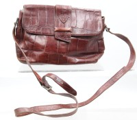 Auktion 376<br>Vintage-Schultertasche aus echtem Leder in Kroko-Pr&auml;gung, JOOP, gertagene Erhaltung, ca. 18,5 x 28cm