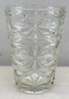 Auktion 376<br>grosse Pressglasvase mit Bl&uuml;tendekor, H-22 cm, D-15 cm