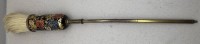 Auktion 376<br>Herd-oder Kaminbesen, versenkbar mit langen Messingstab und handbemalten Borsten-Beh&auml;lter, verschiebbar, wohl China, 19.Jhd? unbenutzt, L-64 cm