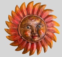Auktion 376<br>Sonne aus Holz mit Gesicht, Wanddekor, D-50 cm mit Riss