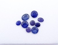 Los 5040 <br>9 blaue und violettblaue Saphire, zus. 17 ct.