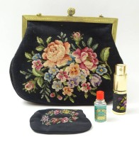Los 8000 <br>Vintage-Abendtasche mit Gobelinstickerei, anbei passender Zerstäuber und Geldtasche, Tasche: ca. 20 x 16 x 4 cm, leichte Altersspuren