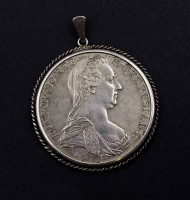 Los 15017 <br>Maria Theresien Taler, Nachprägung, gefasst, Silber, 32,3g., D. 45mm